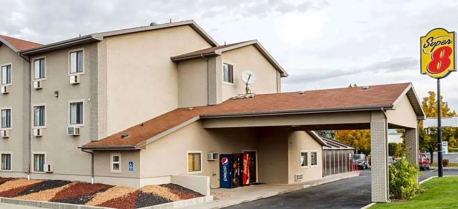 Super 8 by Wyndham Logan