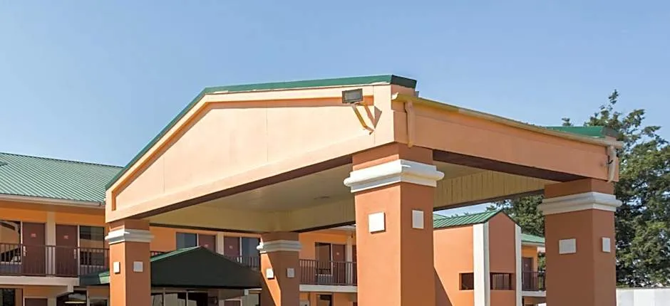 Econo Lodge Decatur Hotel