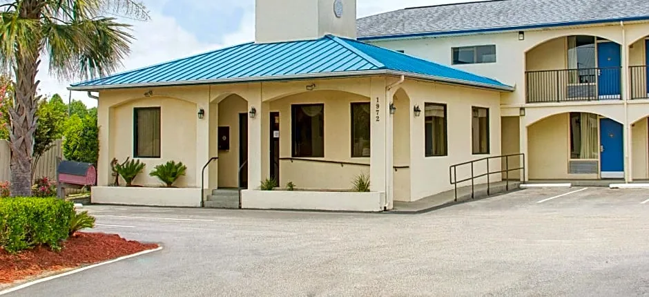 Super 8 by Wyndham Walterboro