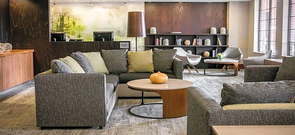 Courtyard by Marriott Omaha Aksarben Village