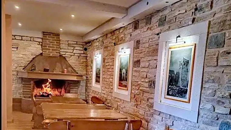 Apartments and pansion MR