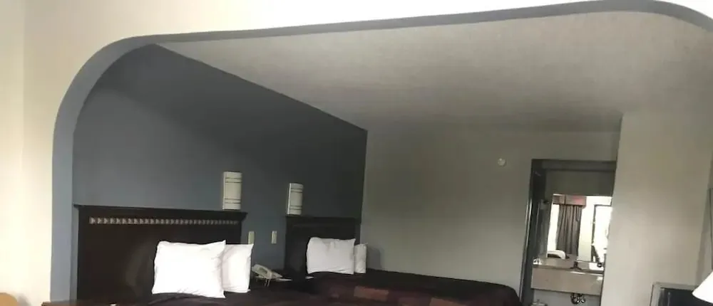 Gateway Inn and Suites