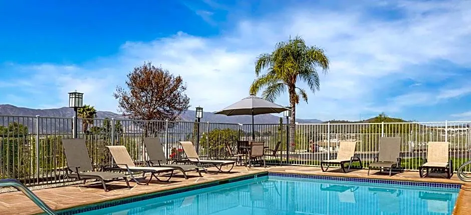 Best Western Plus Lake Elsinore Inn & Suites