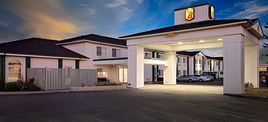 Super 8 by Wyndham Battle Mountain