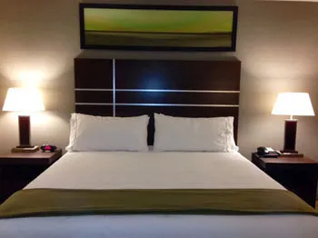 Holiday Inn Express Golden-Kicking Horse