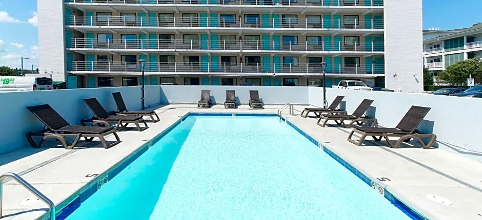 Howard Johnson by Wyndham Virginia Beach At The Beach