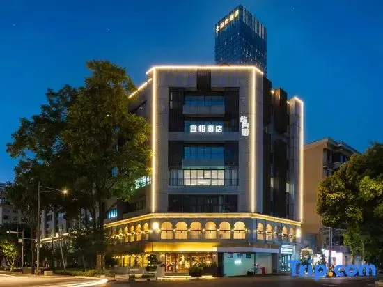 YIBAI HOTEL(Chengdu Chunxi Road store)