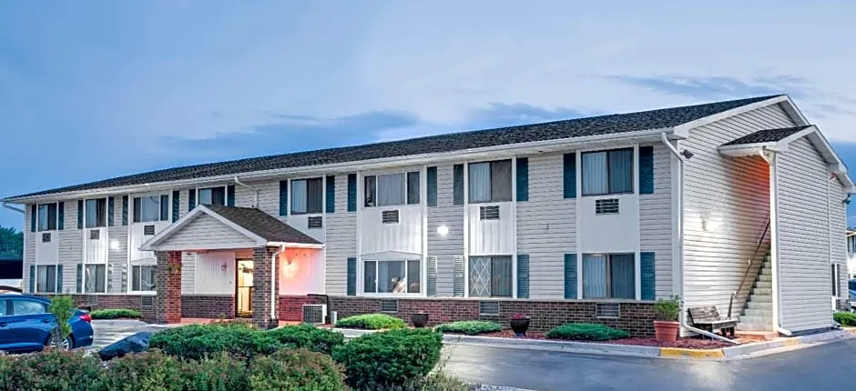 Super 8 by Wyndham Tomah Wisconsin
