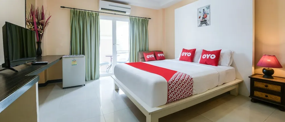 OYO 316 Cozy Rooms at Reader's