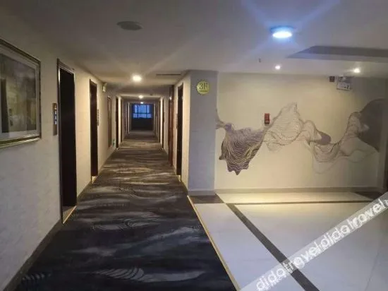 Super 8 Hotel (Hejing Swan Lake Road)