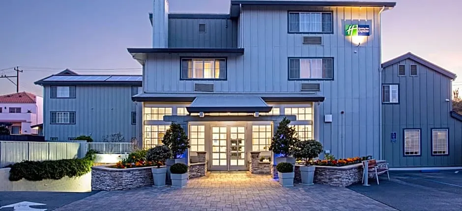 Holiday Inn Express Monterey - Cannery Row By IHG