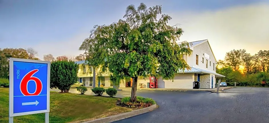 Motel 6 Jeffersonville, IN