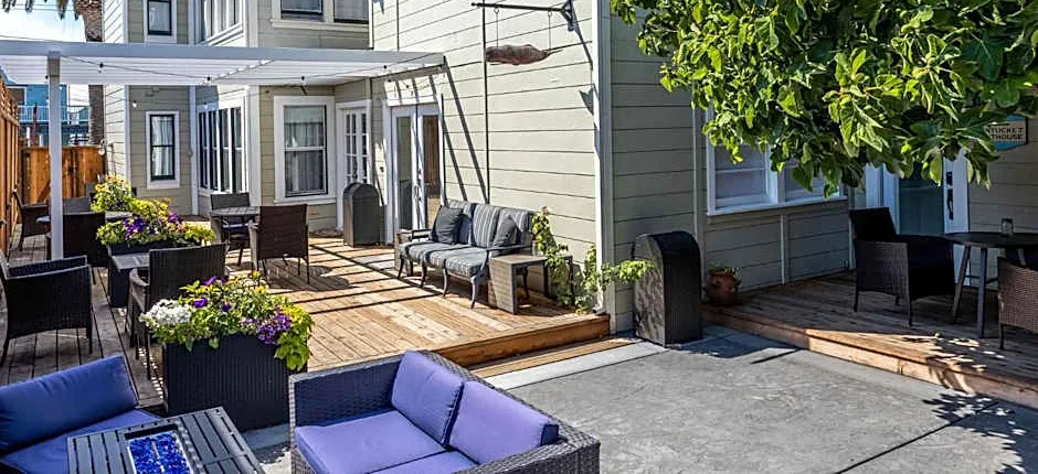 Nantucket Whale Inn, Half Moon Bay