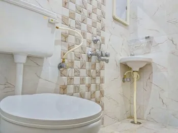 OYO 10525 Varcity Abra Madiwala