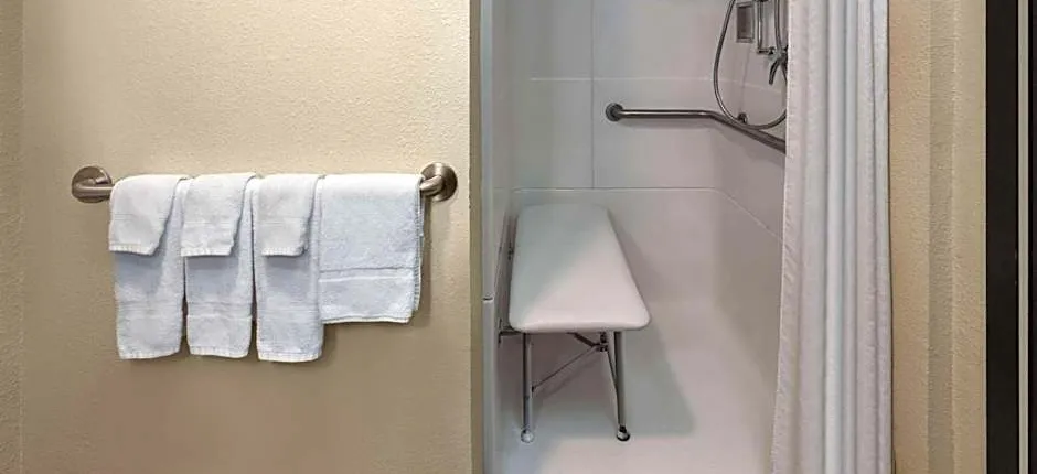 Super 8 by Wyndham Copley Akron