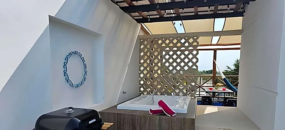 Villa con alberca, a una cuadra del mar
