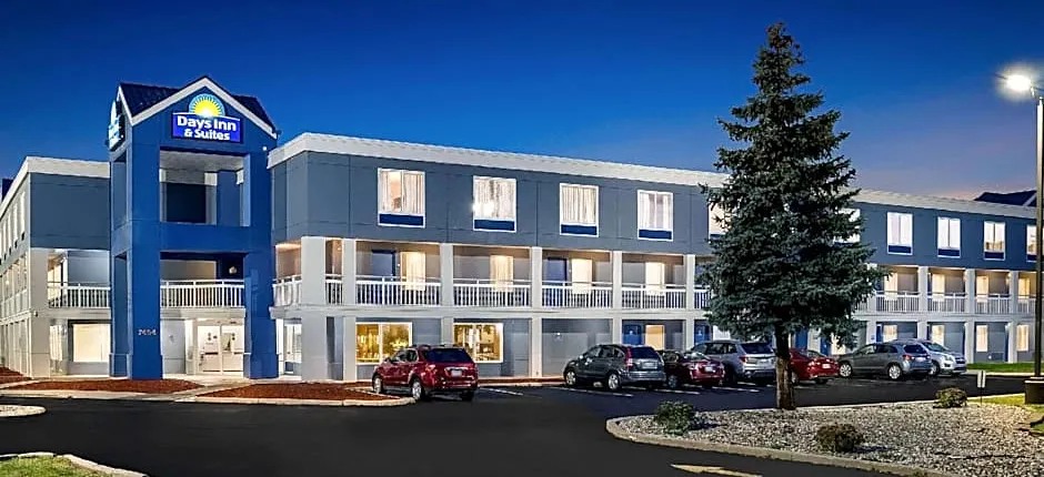 Days Inn & Suites by Wyndham Warren