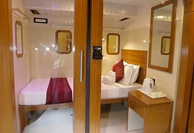 Qubestay Airport Capsule Hotel & Hostel