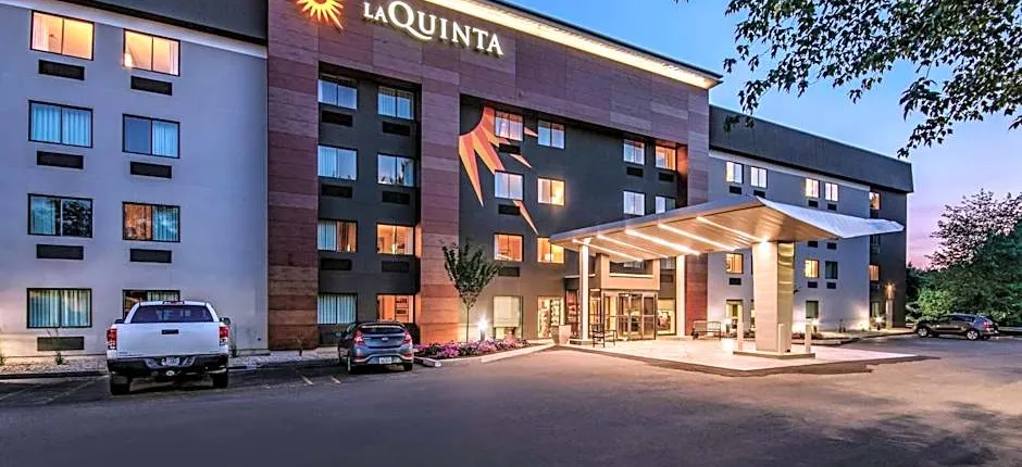 La Quinta Inn & Suites By Wyndham Hartford - Bradley Airport