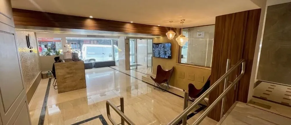 Up America Plaza Hotel