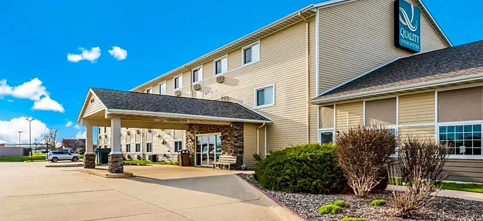 Quality Inn & Suites Eldridge Davenport North
