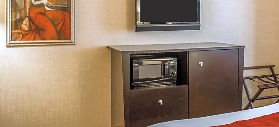Comfort Suites Edinboro