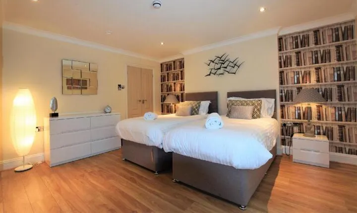 Your Apartment Meridian Place