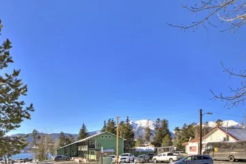 E108 Lake Cliffe 2 Bedroom Condo by Redawning