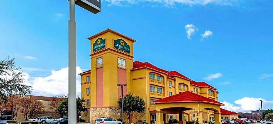 La Quinta Inn & Suites by Wyndham Dfw Airport West-Bedford