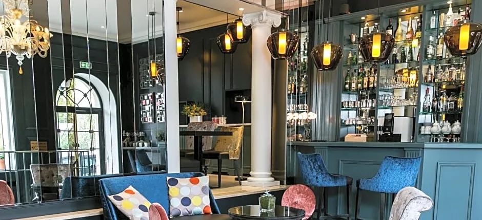 Hotel de Neuville Arc de Triomphe