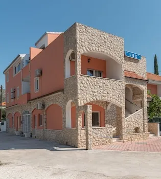 Villa Lux, Trogir