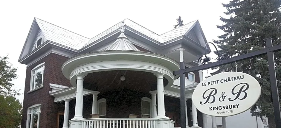 Le Petit Château Montebello BB
