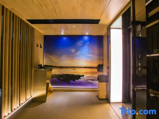 Atour Hotel (Hangzhou Gongshu Canal Advertising Industrial Park)