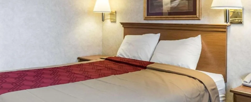 Econo Lodge North