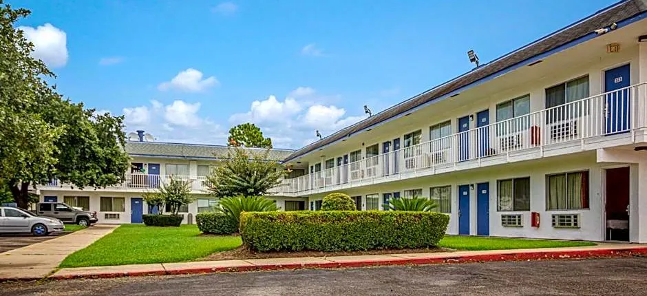 Motel 6-Conroe, TX