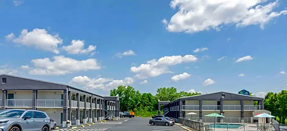 Suburban Studios Verona - Staunton North