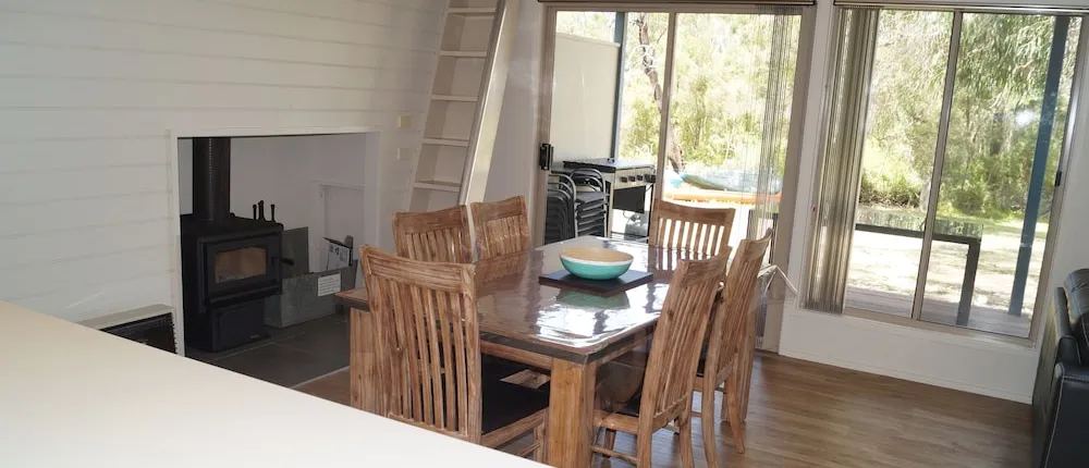 Waterfront Retreat At Wattle Point