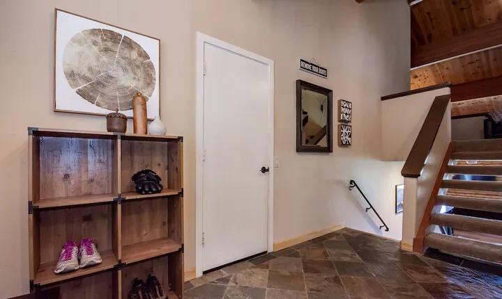 Bridges Townhome 11 Pet Friendly Deluxe Townhome with Private Hot Tub&Stones throw to slopes by RedAwning