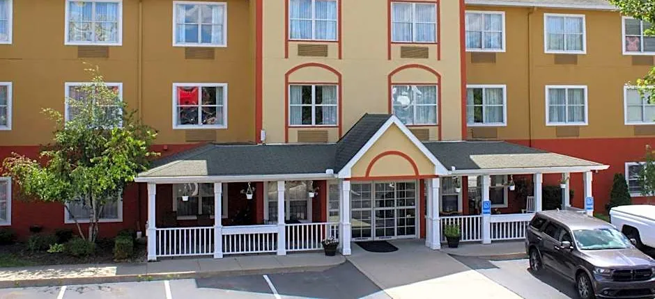 Quality Inn & Suites Cincinnati Sharonville