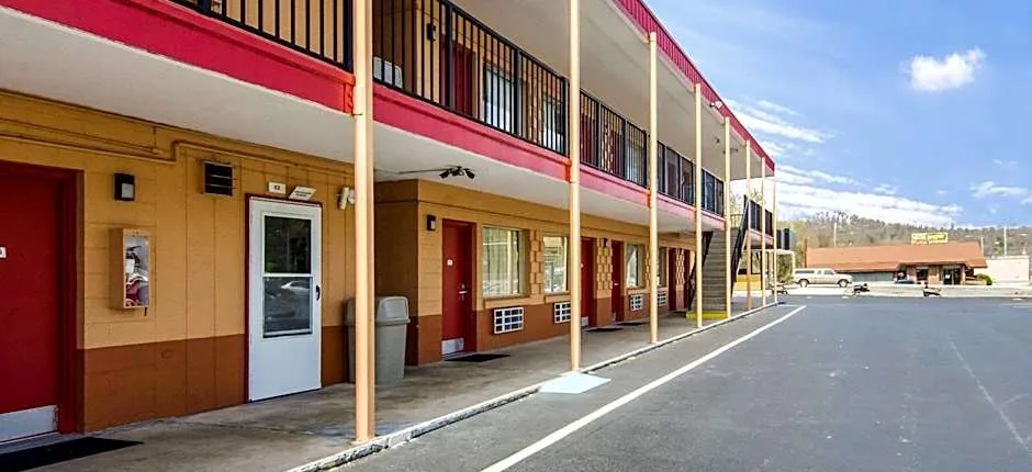 Econo Lodge Near Motor Speedway