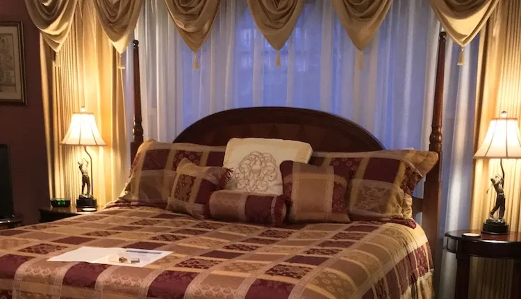 Brookside Mountain Mist Inn BB