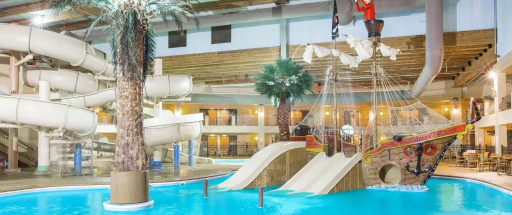 Ramada Tropics Resort & Conf Center by Wyndham Des Moines