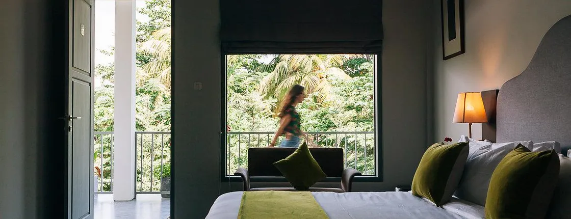 Lovinalife Room & Cafe
