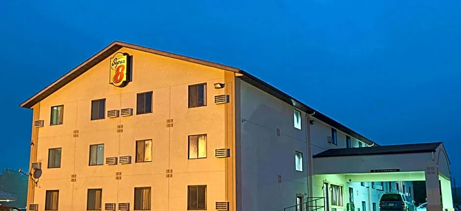 Super 8 by Wyndham Eureka/Six Flags Nearby