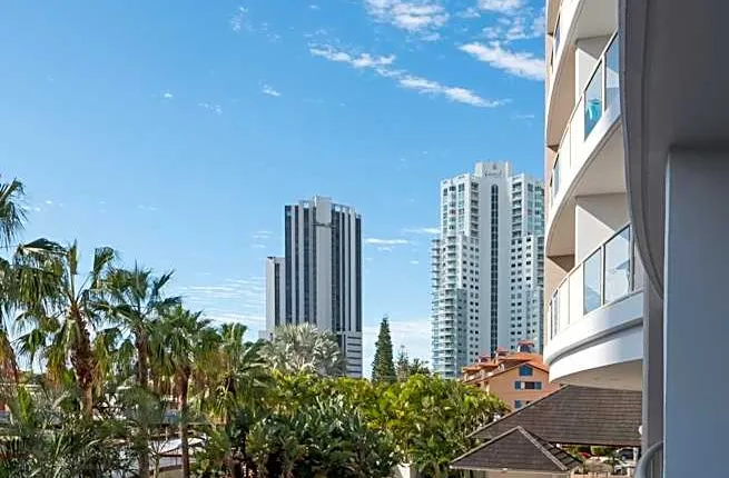 Broadbeach Savannah Resort