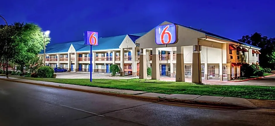 Motel 6 Arlington