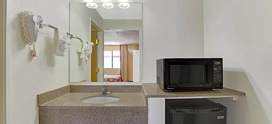 Super 8 by Wyndham Tucson/Grant Road Area AZ