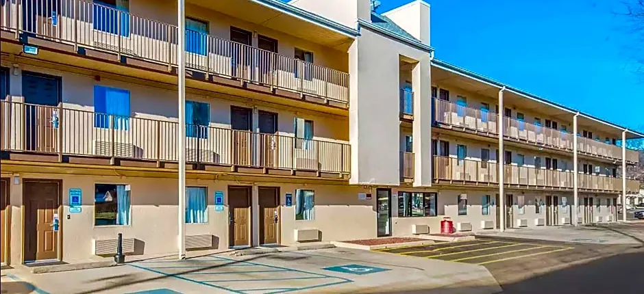 Days Inn by Wyndham Charleston WV