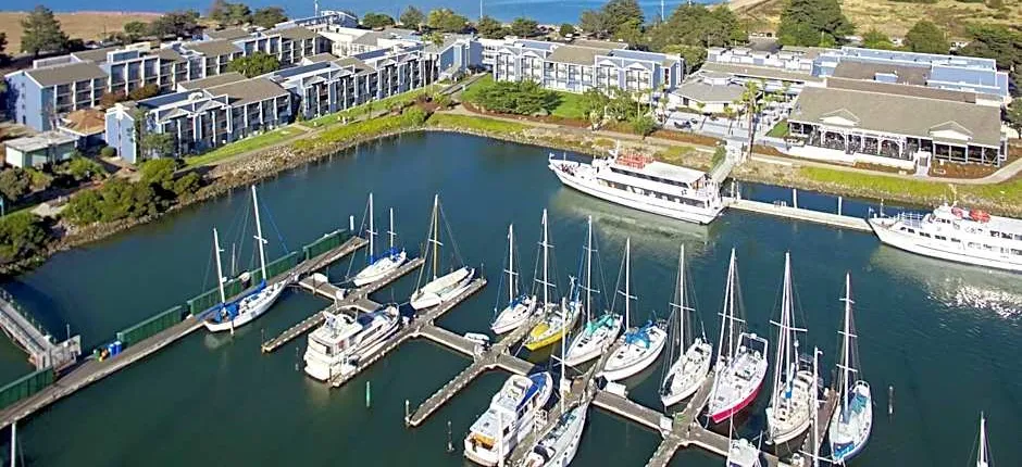 DoubleTree by Hilton Hotel Berkeley Marina