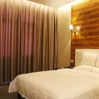 Chutian Lemon Tree Theme Hotel